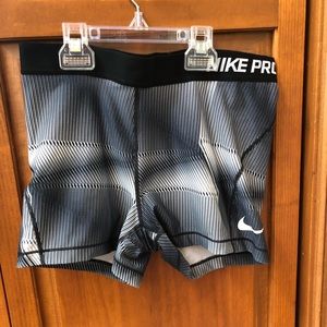 Black and white nike pro spandex